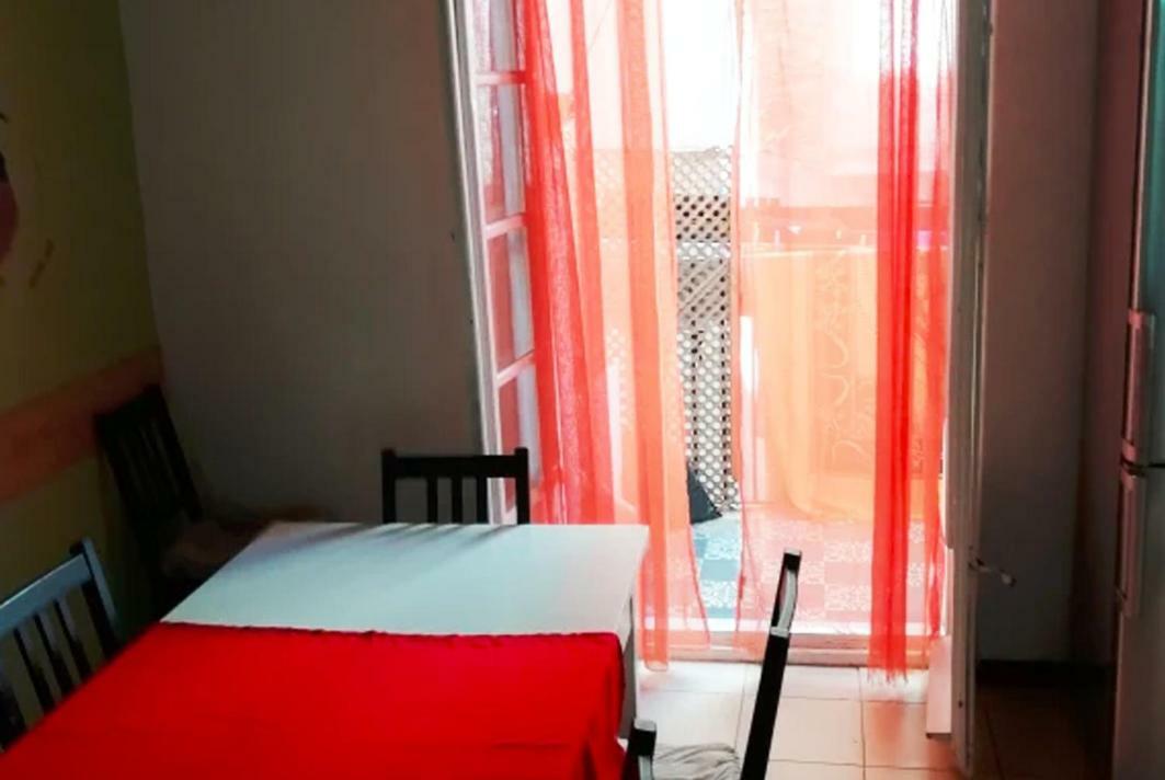 Hostal Tgnrooms *